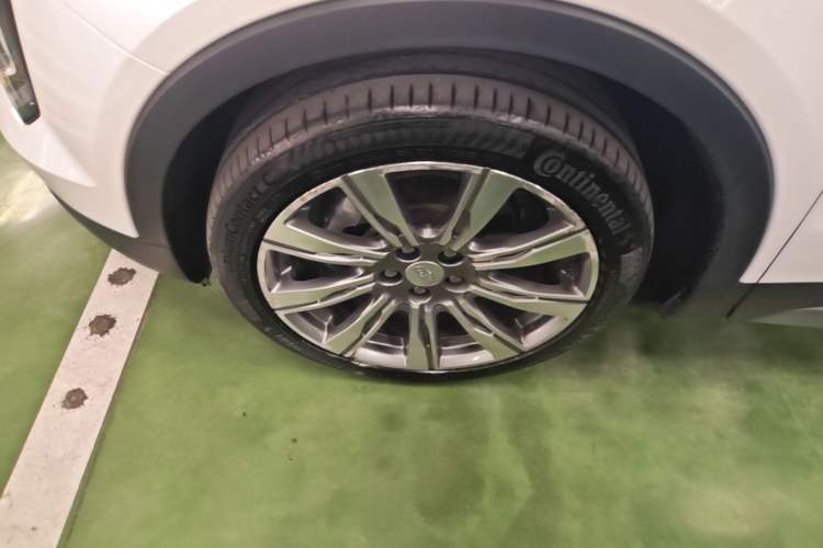 Used Cadillac XT4 2018 28T 4x4 Platinum Edition Left Front Wheel Hub