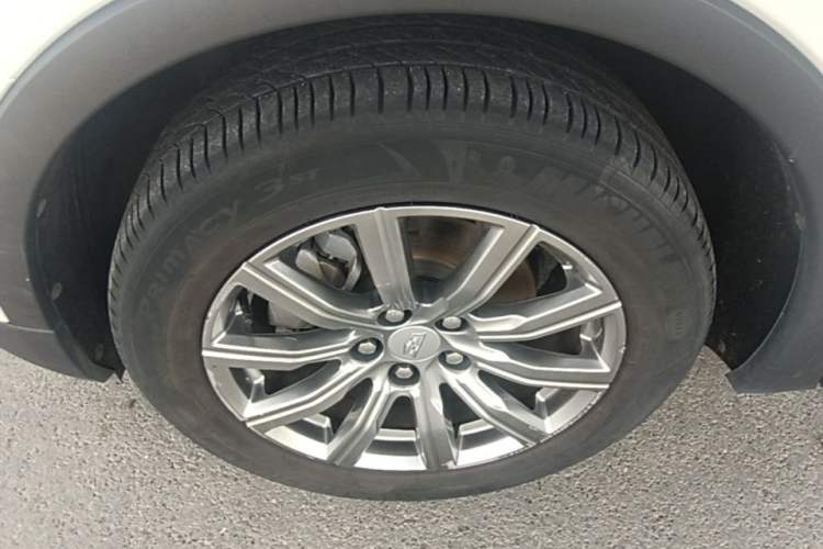 Used Cadillac XT4 2018 28T Two-Wheel-Drive Luxury Model Left Front Wheel Hub