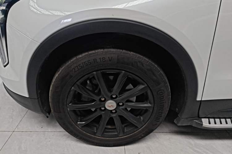 Used Cadillac XT4 2018 28T Two-Wheel Drive Tech Version Left Front Wheel Hub