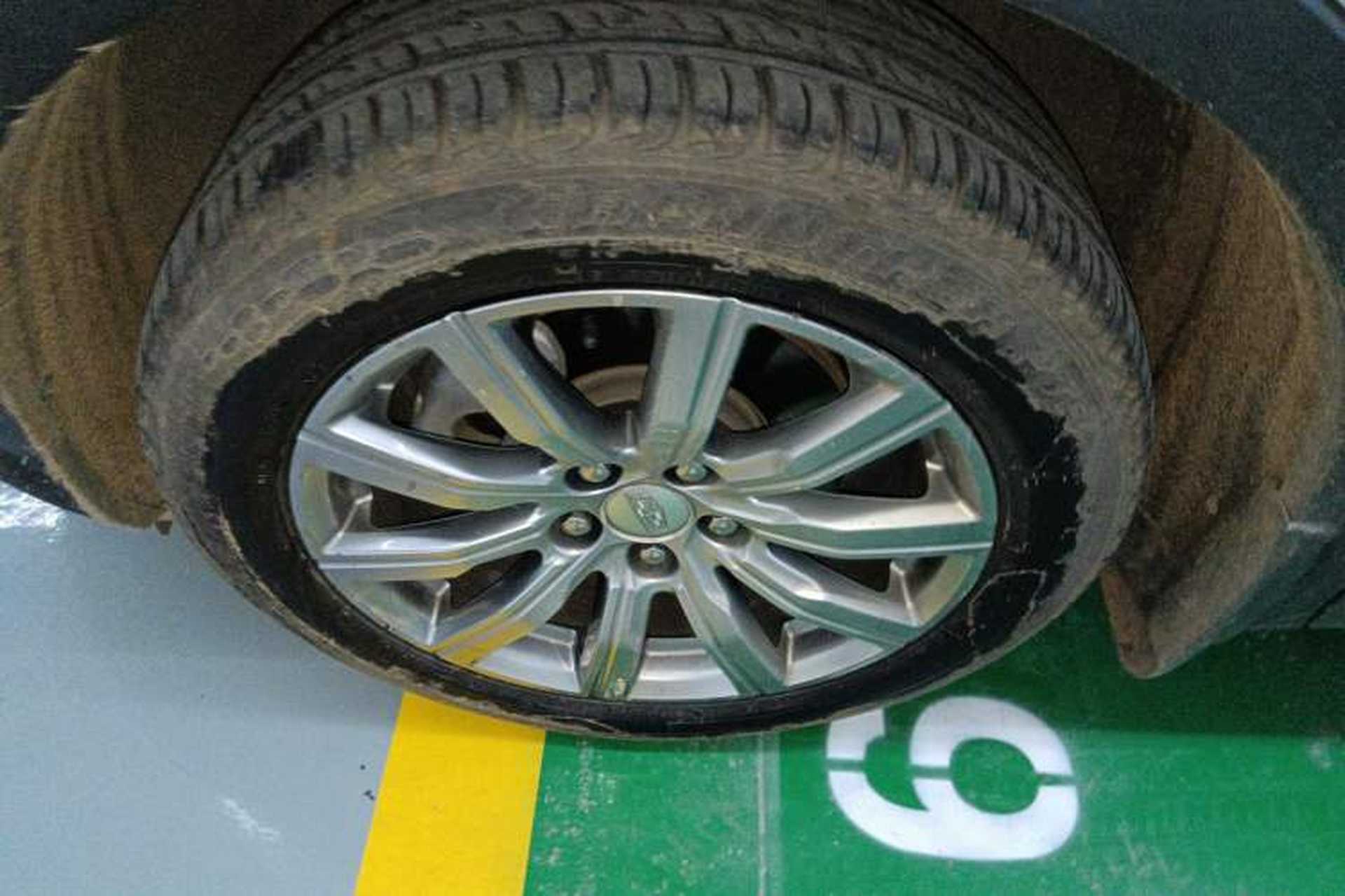 Used Cadillac XT4 2018 28T Two-Wheel Drive Leading Version Left Front Wheel Hub
