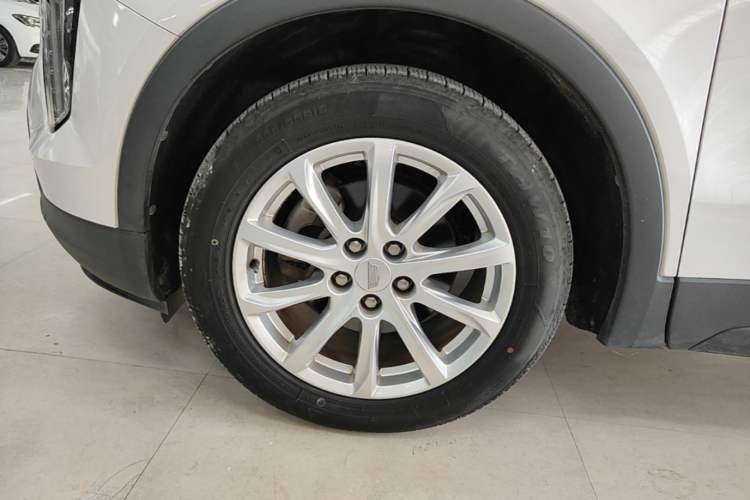 Used Cadillac XT4 2018 28T Two-Wheel Drive Tech Version Left Front Wheel Hub