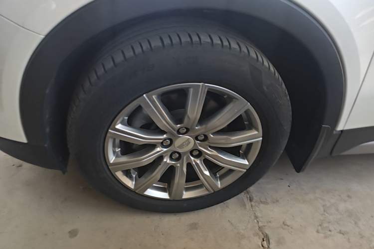 Used Cadillac XT4 2018 28T Two-Wheel Drive Leading Version Left Front Wheel Hub