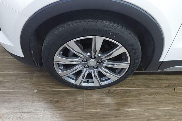 Used Cadillac XT4 2018 28T 4x4 Platinum Edition Left Front Wheel Hub