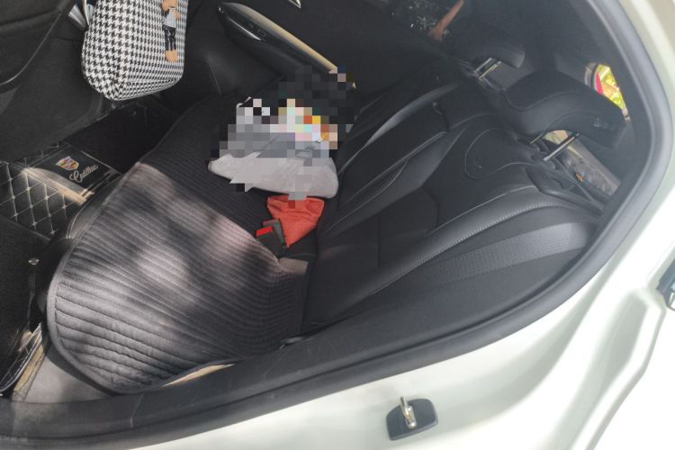 Used Cadillac XT4 2018 28T Two-Wheel-Drive Luxury Model Left Rear Seat