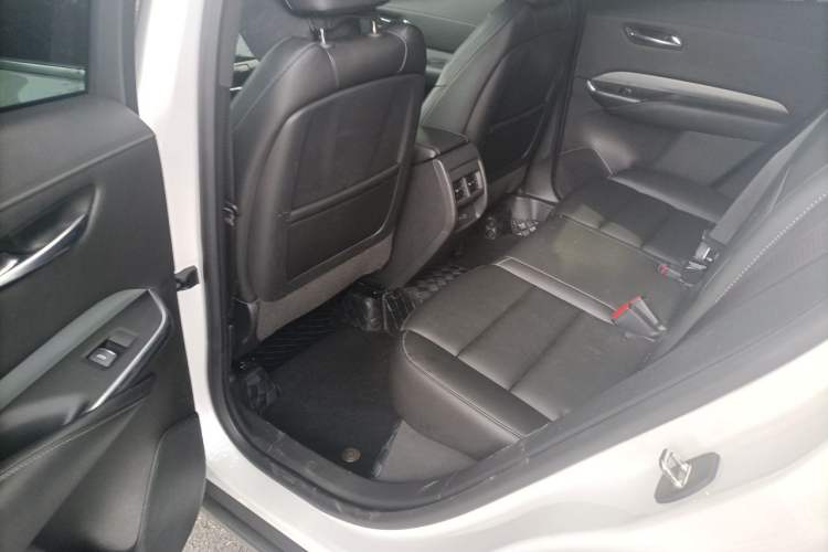 Used Cadillac XT4 2018 28T Two-Wheel-Drive Luxury Model Left Rear Seat