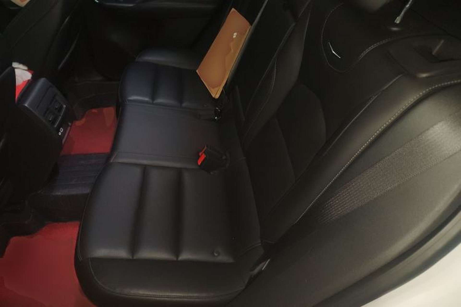 Used Cadillac XT4 2018 28T Two-Wheel-Drive Luxury Model Left Rear Seat