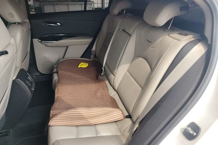 Used Cadillac XT4 2018 28T Two-Wheel-Drive Luxury Model Left Rear Seat
