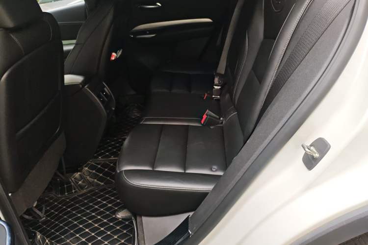 Used Cadillac XT4 2018 28T Two-Wheel-Drive Luxury Model Left Rear Seat