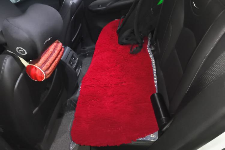 Used Cadillac XT4 2018 28T Two-Wheel-Drive Luxury Model Left Rear Seat