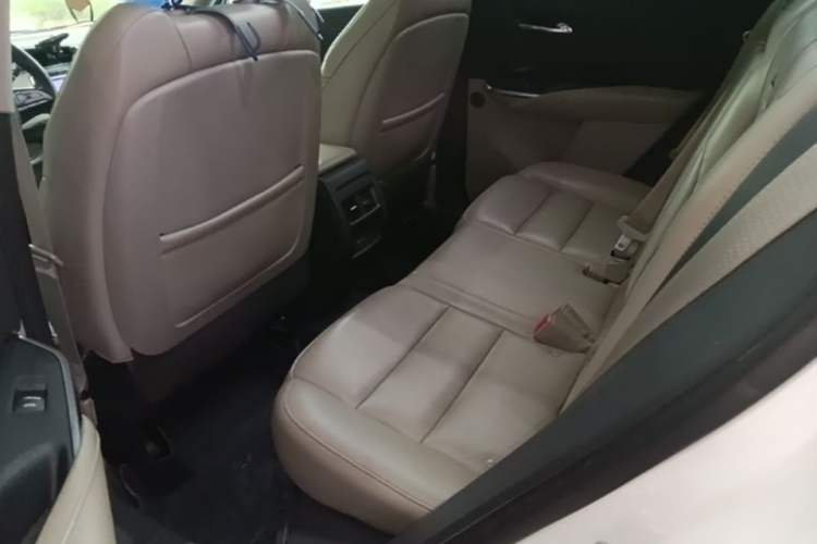 Used Cadillac XT4 2018 28T Two-Wheel-Drive Luxury Model Left Rear Seat