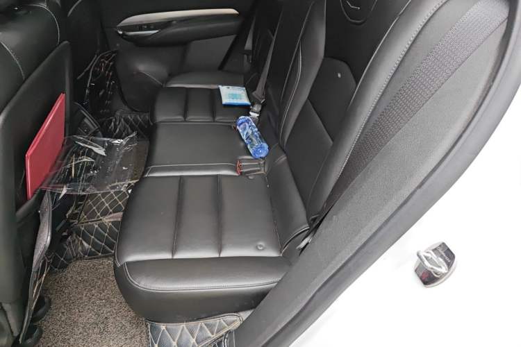 Used Cadillac XT4 2018 28T Two-Wheel-Drive Luxury Model Left Rear Seat