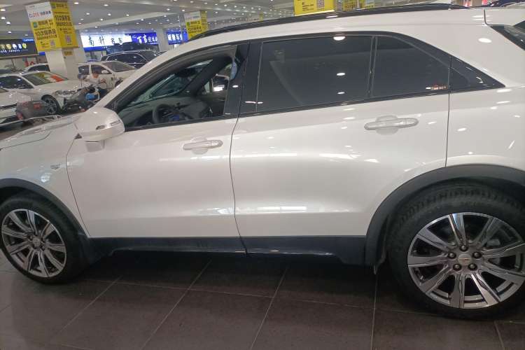 Used Cadillac XT4 2018 28T 4x4 Platinum Sport Edition Left Side