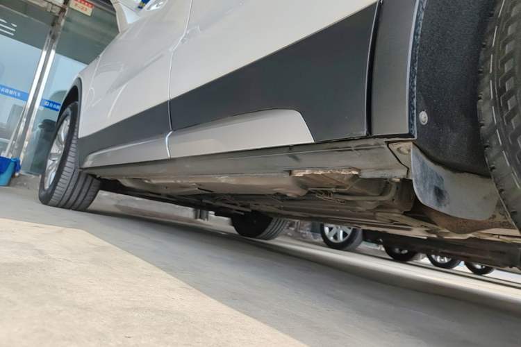 Used Cadillac XT4 2018 28T Two-Wheel-Drive Luxury Model Left Side Sill