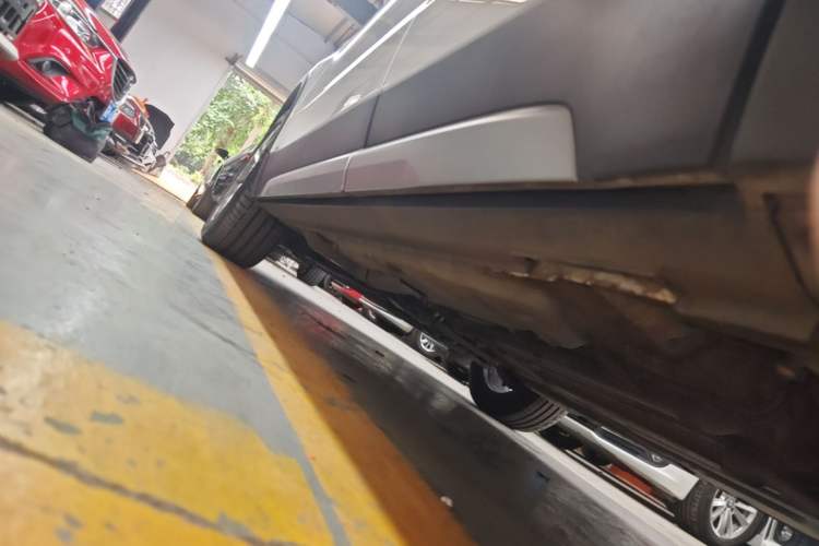 Used Cadillac XT4 2018 28T Two-Wheel Drive Leading Version Left Side Sill