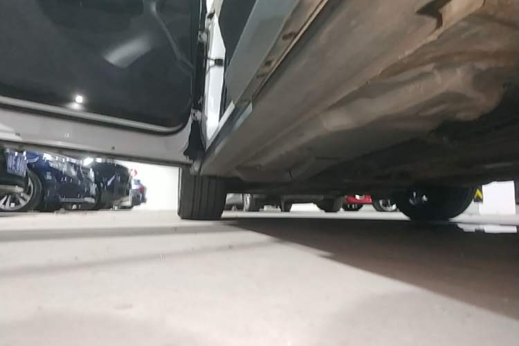 Used Cadillac XT4 2018 28T Two-Wheel Drive Leading Version Left Side Sill