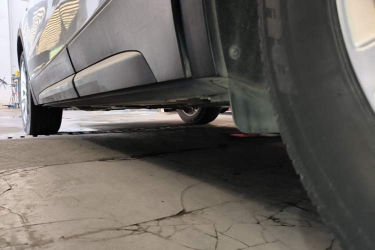 Used Cadillac XT4 2018 28T Two-Wheel Drive Tech Version Left Side Sill