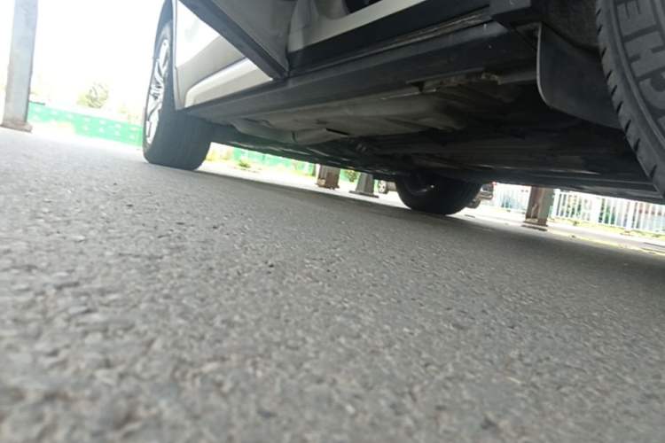 Used Cadillac XT4 2018 28T Two-Wheel-Drive Luxury Model Left Side Sill