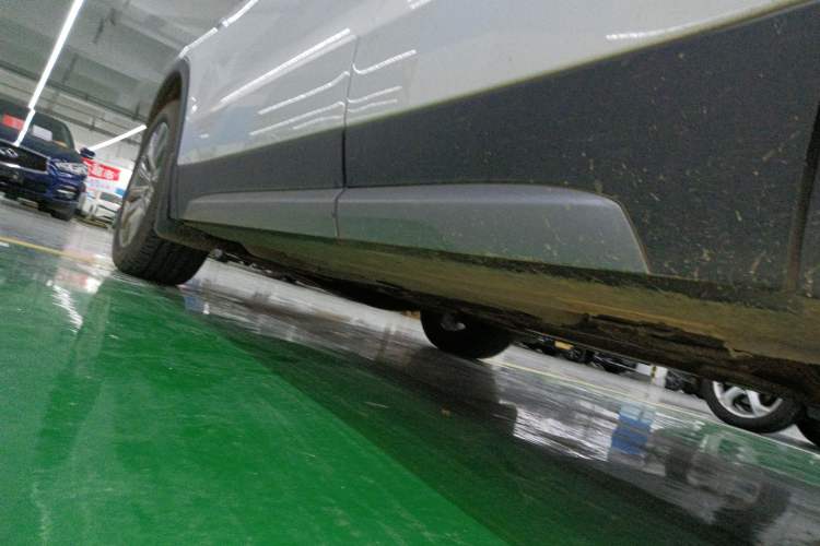 Used Cadillac XT4 2018 28T Two-Wheel Drive Leading Version Left Side Sill