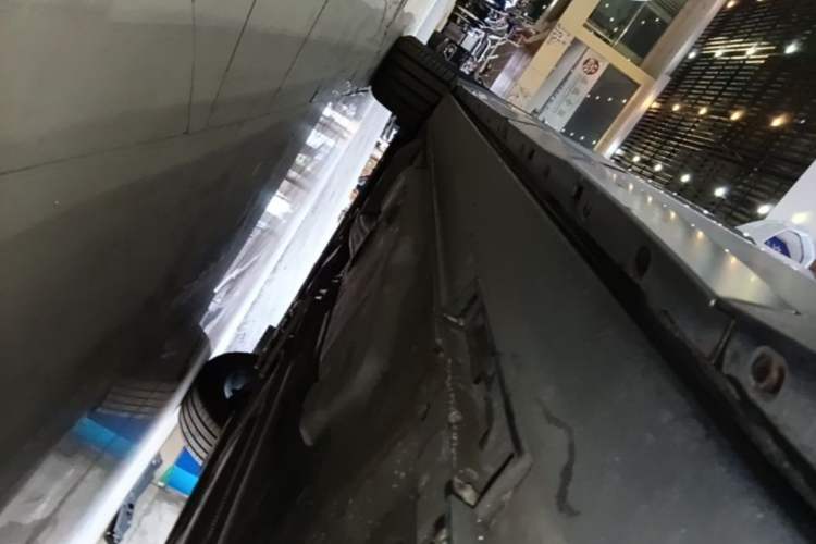 Used Cadillac XT4 2018 28T Two-Wheel-Drive Luxury Model Left Side Sill