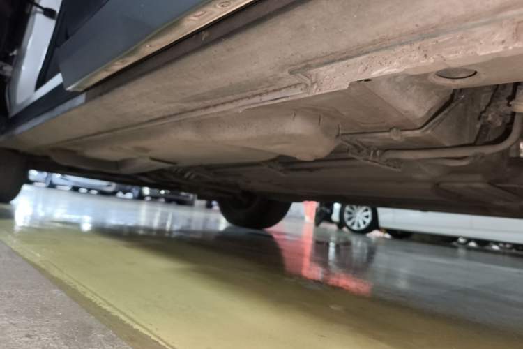 Used Cadillac XT4 2018 28T Two-Wheel-Drive Luxury Model Left Side Sill