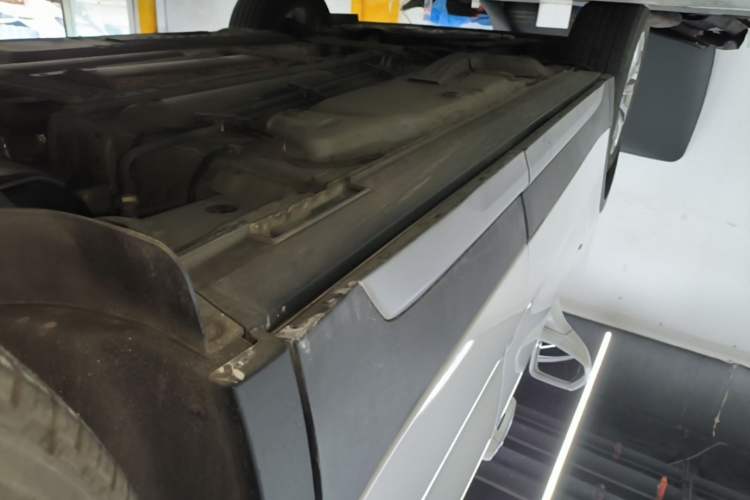Used Cadillac XT4 2018 28T Two-Wheel Drive Leading Version Left Side Sill