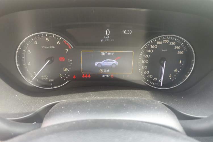 Used Cadillac XT4 2018 28T Two-Wheel Drive Tech Version Odometer Close Up