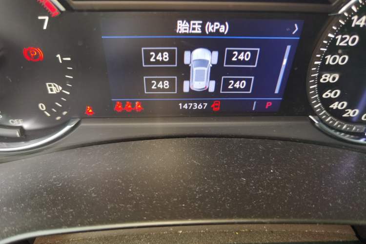 Used Cadillac XT4 2018 28T Two-Wheel Drive Leading Version Odometer Close Up