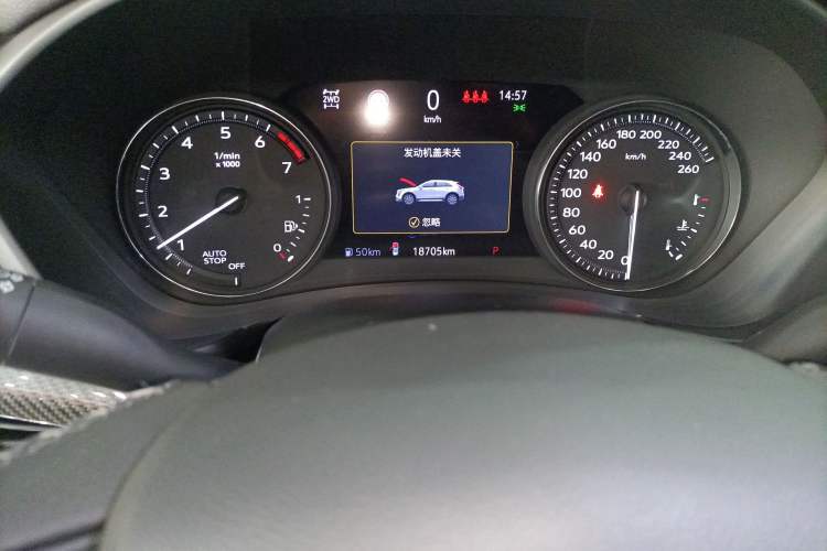 Used Cadillac XT4 2018 28T 4x4 Platinum Sport Edition Odometer Close Up