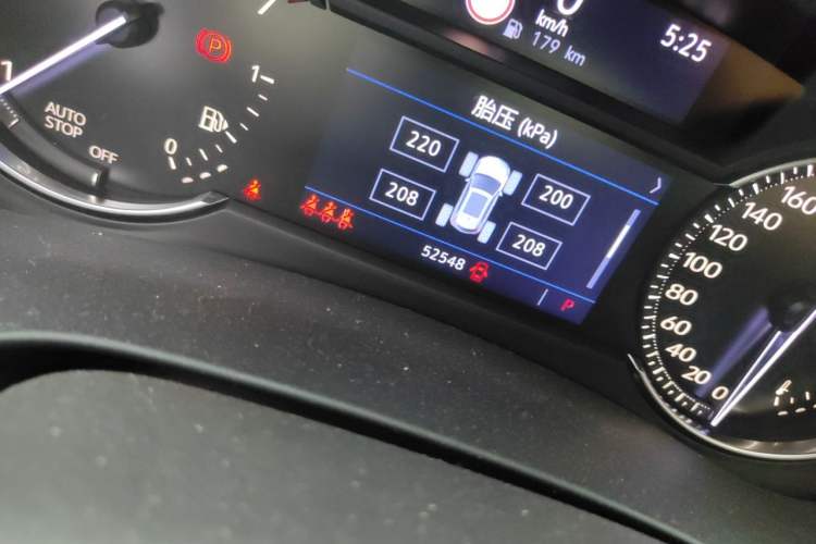 Used Cadillac XT4 2018 28T Two-Wheel Drive Leading Version Odometer Close Up