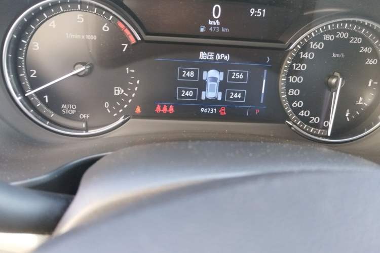 Used Cadillac XT4 2018 28T Two-Wheel-Drive Luxury Model Odometer Close Up