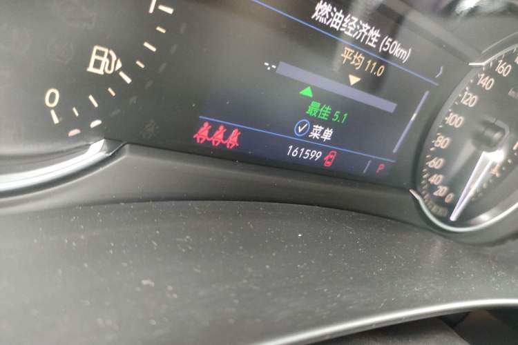 Used Cadillac XT4 2018 28T Two-Wheel Drive Tech Version Odometer Close Up