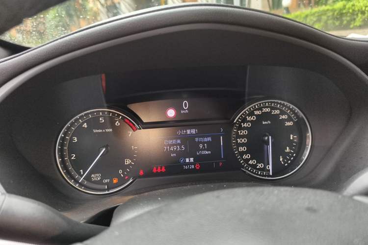 Used Cadillac XT4 2018 28T Two-Wheel-Drive Luxury Model Odometer Close Up