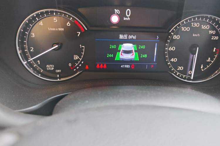 Used Cadillac XT4 2018 28T Two-Wheel Drive Leading Version Odometer Close Up