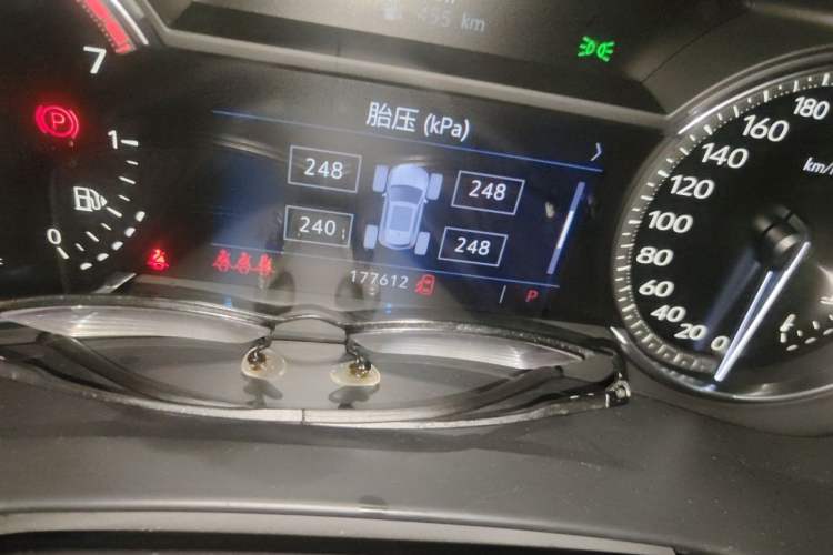 Used Cadillac XT4 2018 28T Two-Wheel-Drive Luxury Model Odometer Close Up