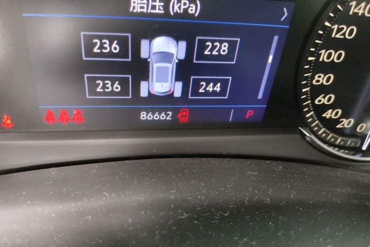 Used Cadillac XT4 2018 28T Two-Wheel Drive Tech Version Odometer Close Up