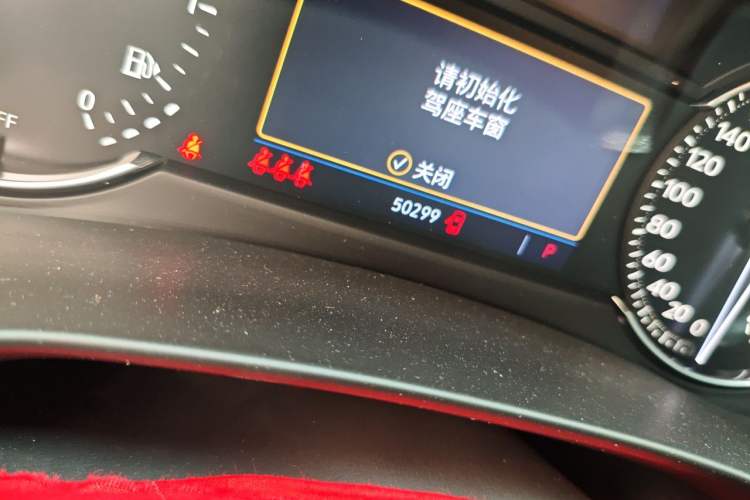 Used Cadillac XT4 2018 28T Two-Wheel-Drive Luxury Model Odometer Close Up