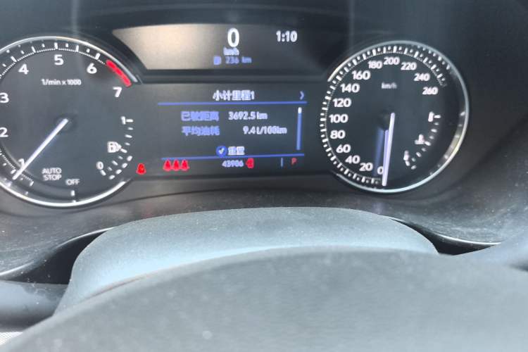 Used Cadillac XT4 2018 28T Two-Wheel-Drive Luxury Model Odometer Close Up