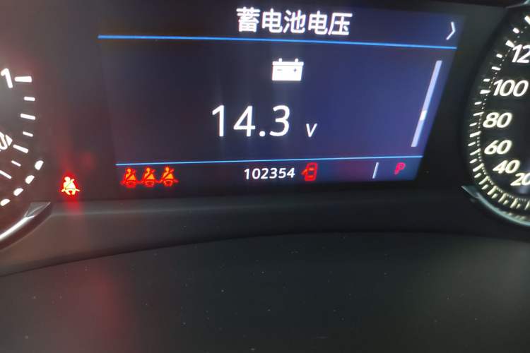 Used Cadillac XT4 2018 28T Two-Wheel Drive Tech Version Odometer Close Up