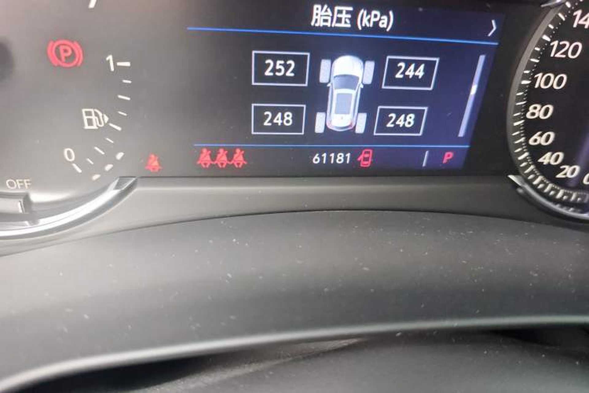 Used Cadillac XT4 2018 28T Two-Wheel Drive Tech Version Odometer Close Up
