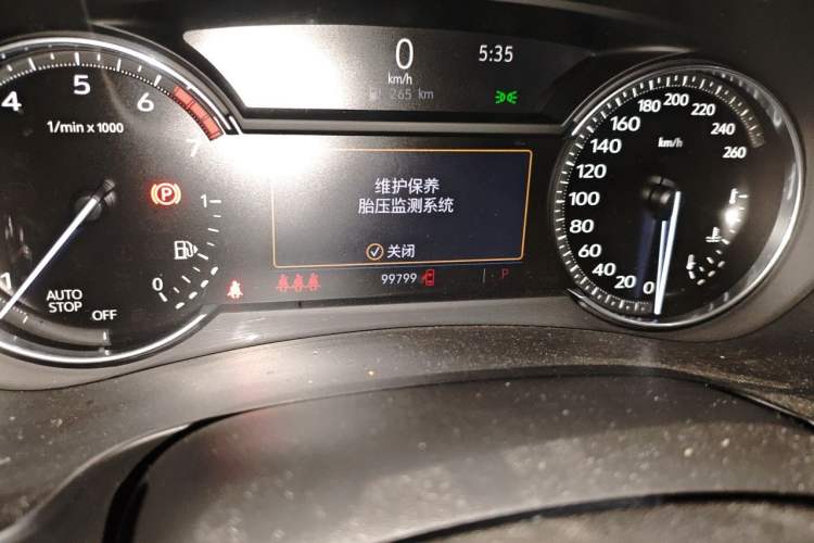 Used Cadillac XT4 2018 28T Two-Wheel Drive Tech Version Odometer Close Up