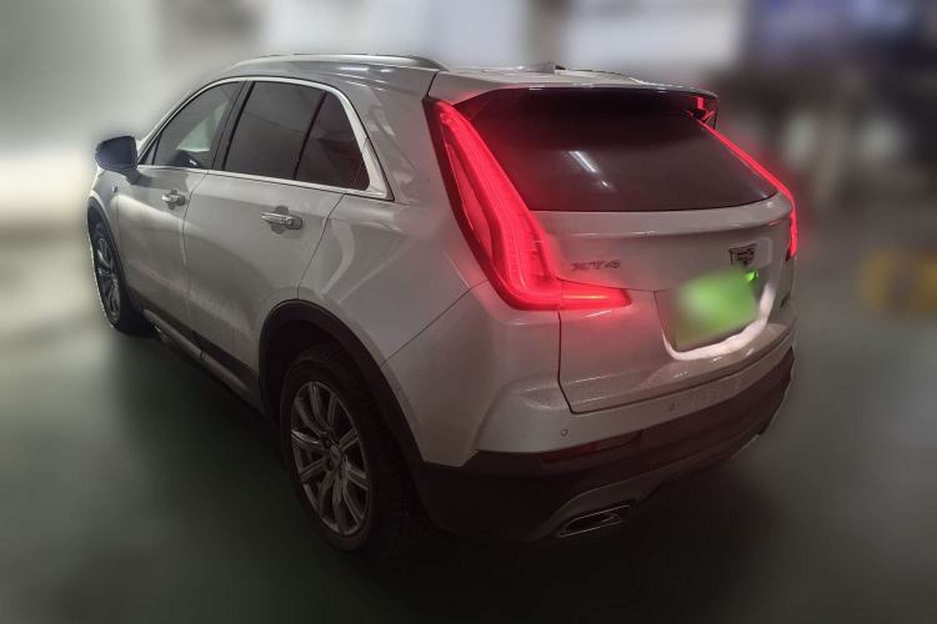 Used Cadillac XT4 2018 28T Two-Wheel-Drive Luxury Model Rear Left 45 Deg