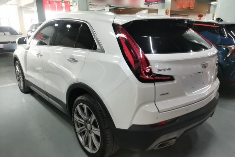 Used Cadillac XT4 2018 28T 4x4 Platinum Edition Rear Left 45 Deg