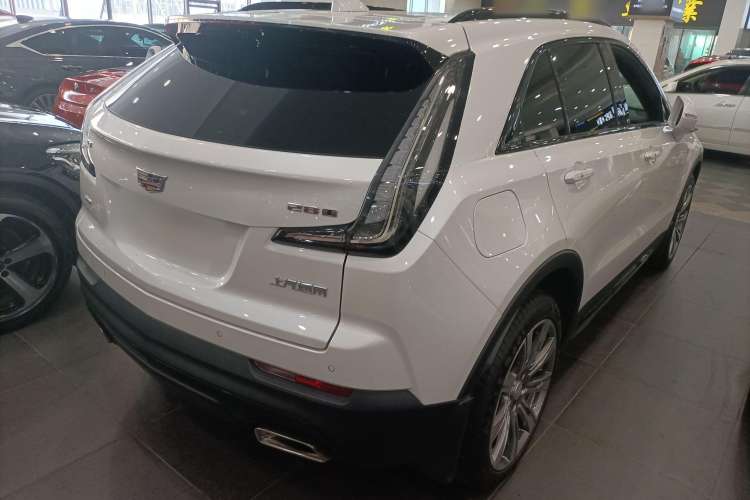 Used Cadillac XT4 2018 28T 4x4 Platinum Sport Edition Rear Right 45 Deg
