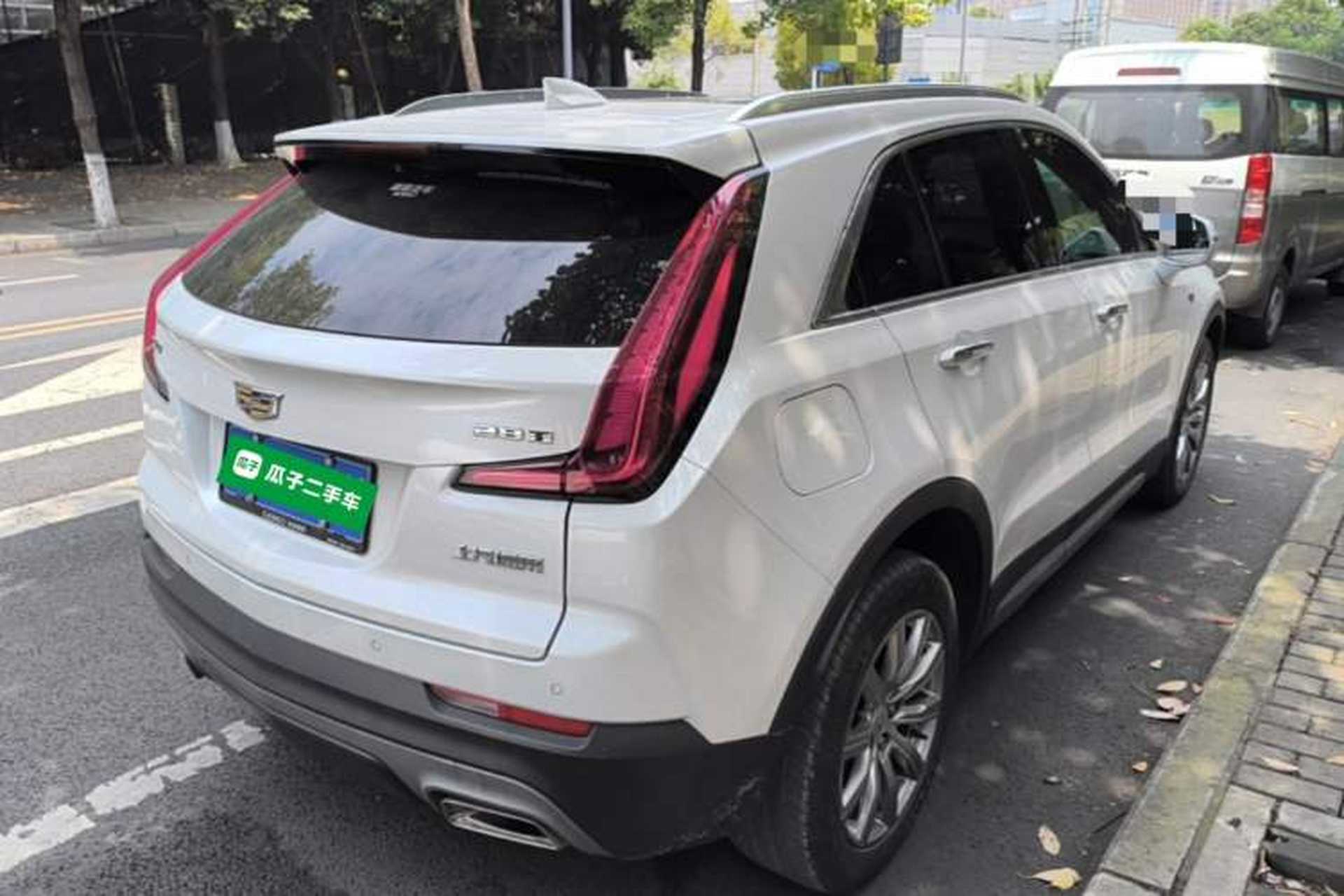Used Cadillac XT4 2018 28T Two-Wheel-Drive Luxury Model Rear Right 45 Deg