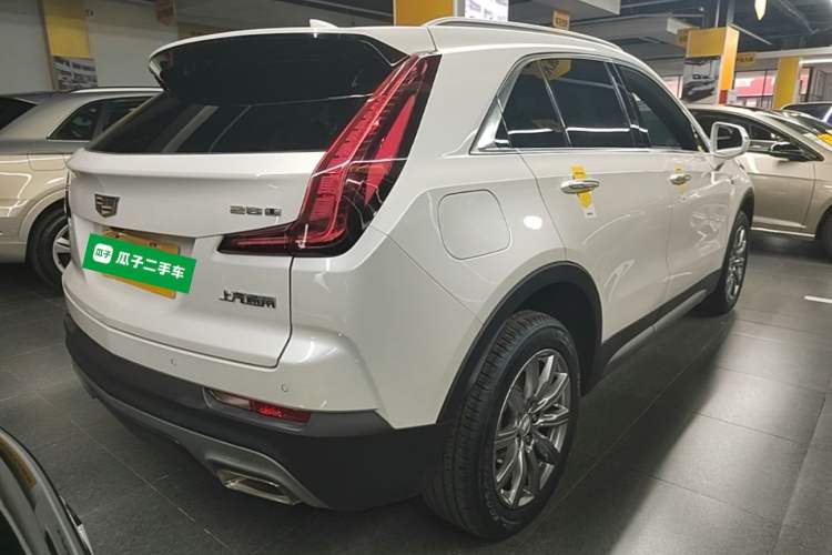 Used Cadillac XT4 2018 28T Two-Wheel-Drive Luxury Model Rear Right 45 Deg