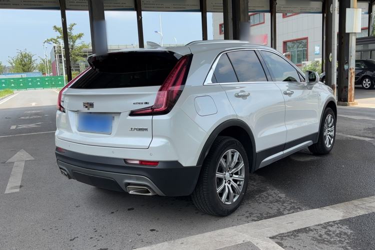 Used Cadillac XT4 2018 28T Two-Wheel-Drive Luxury Model Rear Right 45 Deg