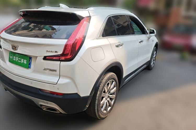 Used Cadillac XT4 2018 28T Two-Wheel-Drive Luxury Model Rear Right 45 Deg