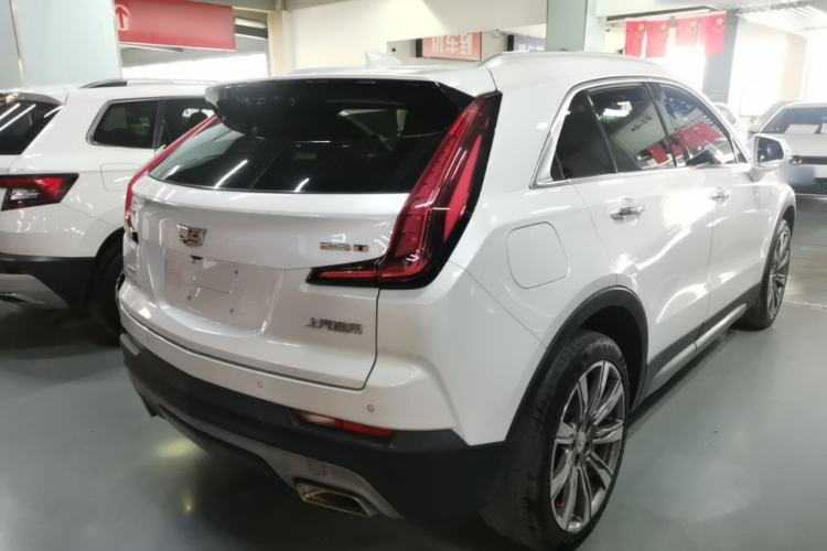 Used Cadillac XT4 2018 28T 4x4 Platinum Edition Rear Right 45 Deg