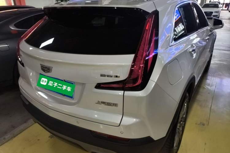 Used Cadillac XT4 2018 28T Two-Wheel-Drive Luxury Model Rear Right 45 Deg