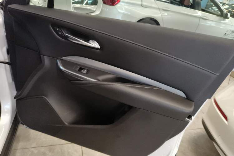 Used Cadillac XT4 2018 28T Two-Wheel Drive Leading Version Right Front Door Interior